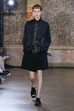 ベッドフォードの24年春夏、ラメ糸きらめくツイードブルゾン＆“ヴァイオリン”ラペルのジャケット｜写真10