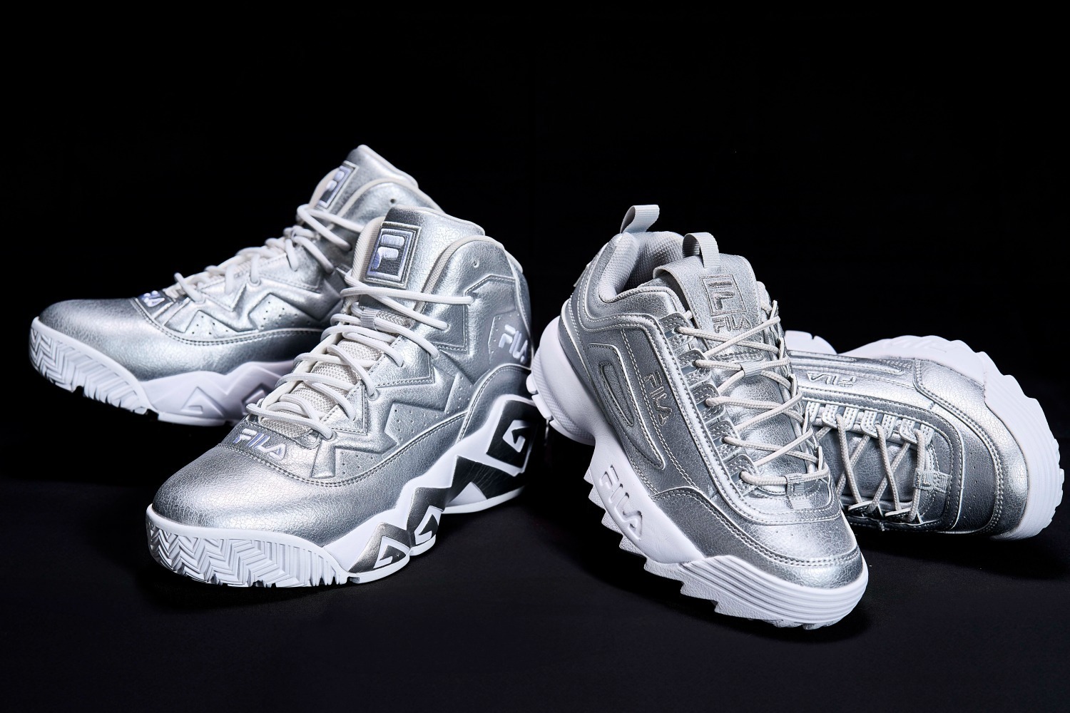 バスケットボールシューズ｜フィラ“メタリックに輝く”新作スニーカー、ボリューミーな厚底ソールの「ディスラプター2」など