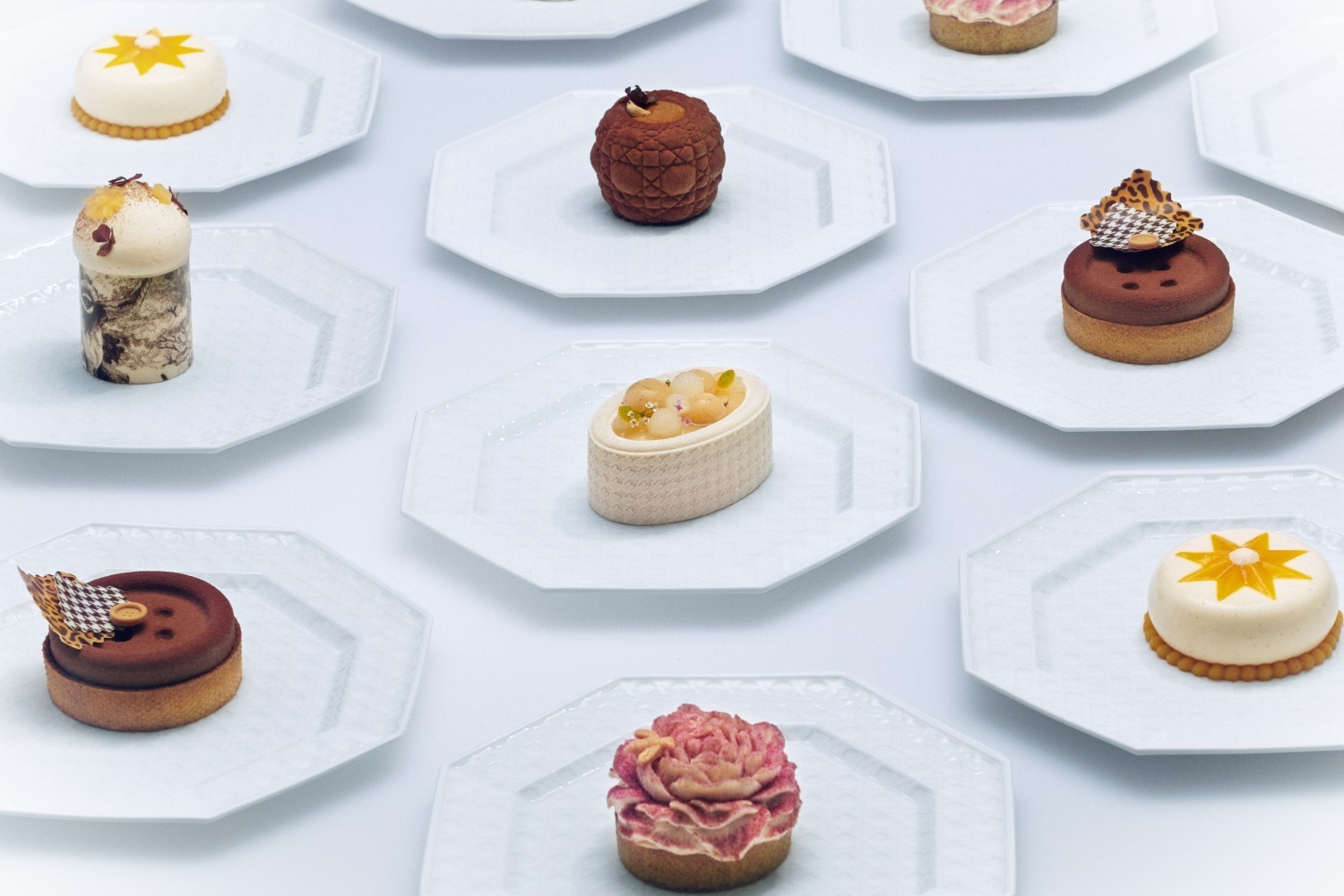 ビスキュイ｜ディオール×ミシュランシェフのレストランが大阪に、関空ブティック併設カフェでスイーツ販売も