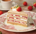 アフタヌーンティー・ラブアンドテーブルの限定ミルクレープ、焼き芋×キャラメルやいちごミルクティー風｜写真7