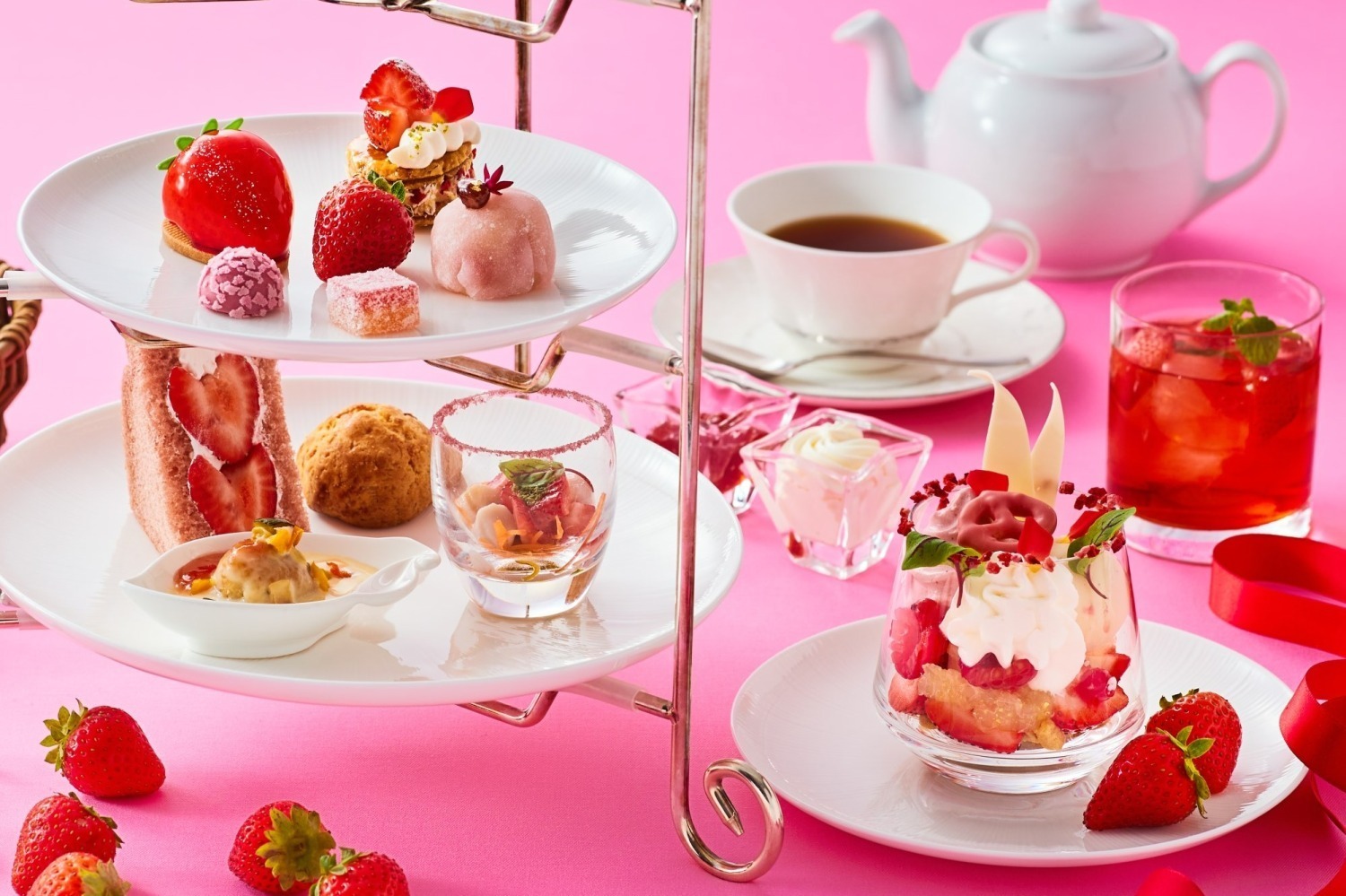 ホテル日航大阪の“苺尽くし”アフタヌーンティー、フレッシュな苺をふんだんに使用したパフェ＆スイーツ