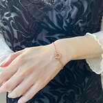 アナ スイ“幸運を呼ぶ”馬蹄モチーフのアクセサリー、揺れ動く蝶×煌めくカットガラスのネックレスなど｜写真17