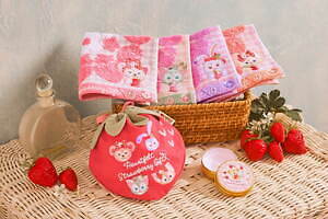 ダッフィー＆フレンズ“苺”モチーフのぬいぐるみなどグッズや限定メニュー、東京ディズニーシーで｜写真2