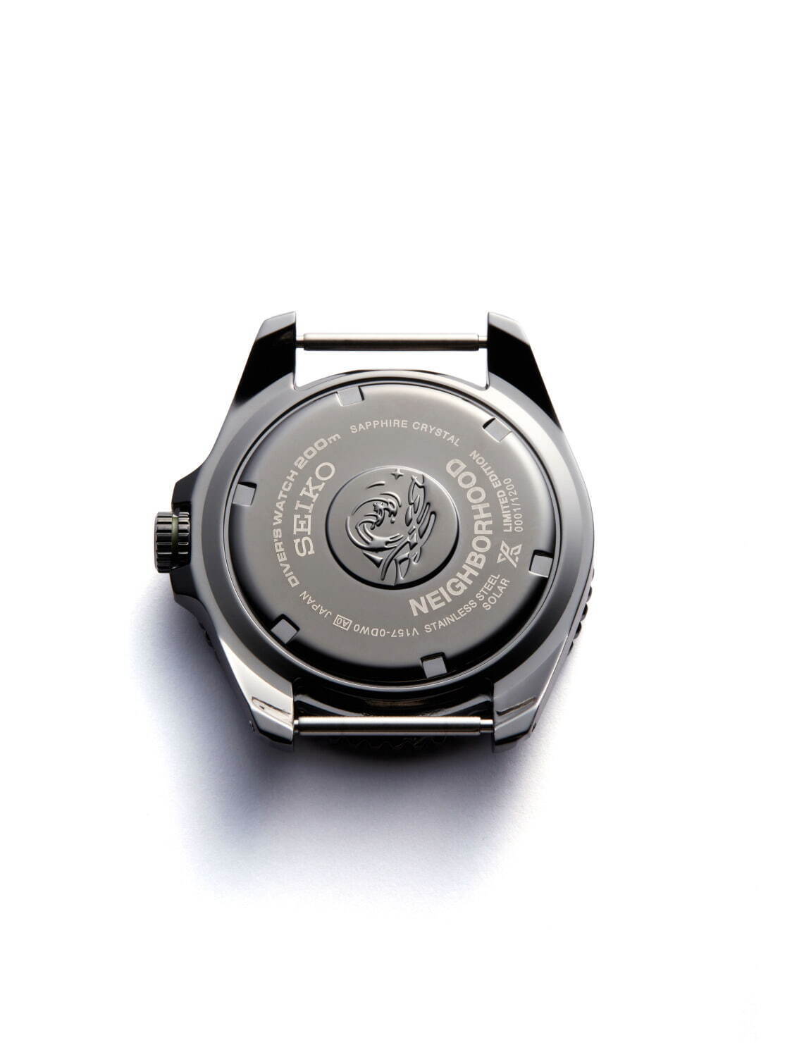 ネイバーフッドとセイコー プロスペックスの腕時計、オリーブカラーのベゼル＆ダークトーンのメタルケース｜写真5