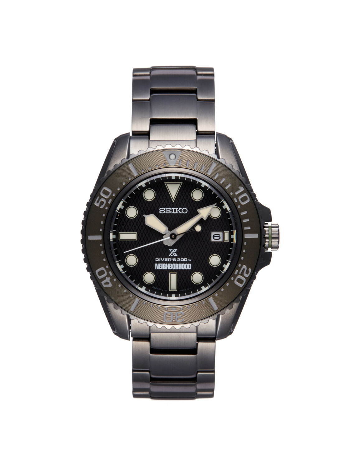 ネイバーフッドとセイコー プロスペックスの腕時計、オリーブカラーのベゼル＆ダークトーンのメタルケース｜写真2