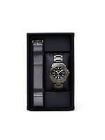 ネイバーフッドとセイコー プロスペックスの腕時計、オリーブカラーのベゼル＆ダークトーンのメタルケース｜写真7