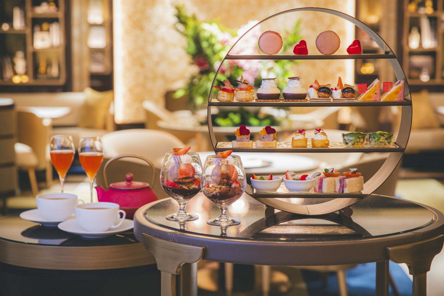 フォションホテル京都“あまおう苺×チョコ”のバレンタイン限定アフタヌーンティー、ハート形ショコラなど