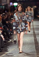 シャネル 2023/24年メティエダールコレクション - 創作意欲を掻き立てる“音楽の街”マンチェスター｜写真46