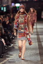 シャネル 2023/24年メティエダールコレクション - 創作意欲を掻き立てる“音楽の街”マンチェスター｜写真48