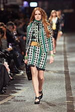 シャネル 2023/24年メティエダールコレクション - 創作意欲を掻き立てる“音楽の街”マンチェスター｜写真60