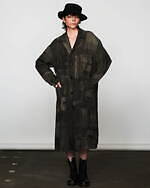 Y's 竹炭で手捺染を施した“チェック×千鳥格子柄”の麻コートや手編みのニットドレス｜写真4