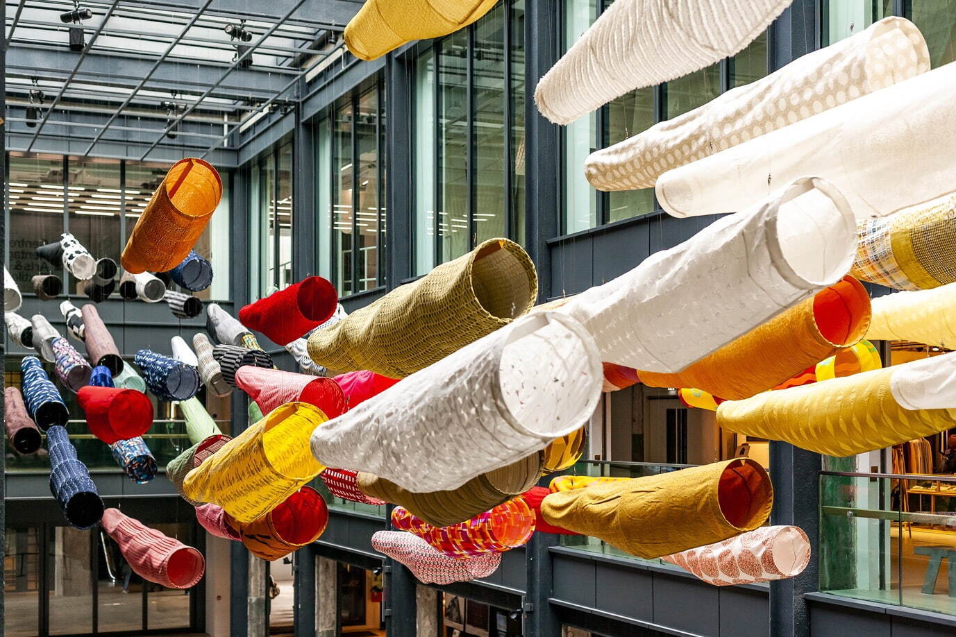 須藤玲子＆アドリアン・ガルデール 《こいのぼり》(部分) 2008年/2019年
展示風景：「Sudo Reiko: Making NUNO Textiles」CHAT (Centre for Heritage, Arts and Textile) Hong Kong、2019-2020
©CHAT (Centre for Heritage, Arts and Textile) Hong Kong