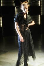 リミ フゥ 2024年春夏コレクション、影と光が入り混じる世界の中で｜写真3