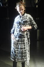 リミ フゥ 2024年春夏コレクション、影と光が入り混じる世界の中で｜写真4