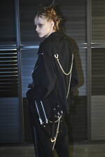 リミ フゥ 2024年春夏コレクション、影と光が入り混じる世界の中で｜写真12