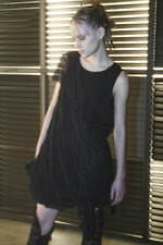 リミ フゥ 2024年春夏コレクション、影と光が入り混じる世界の中で｜写真15