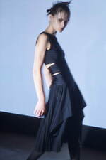 リミ フゥ 2024年春夏コレクション、影と光が入り混じる世界の中で｜写真28