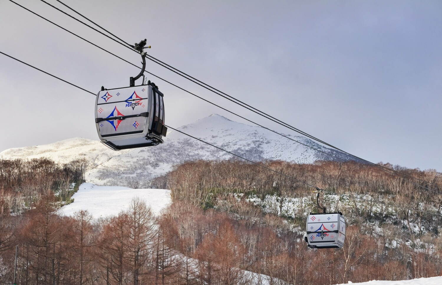 ルイ・ヴィトン“北海道・ニセコの雪景色と楽しむ”限定ストア、モノグラム・パターンのゴンドラも｜写真5