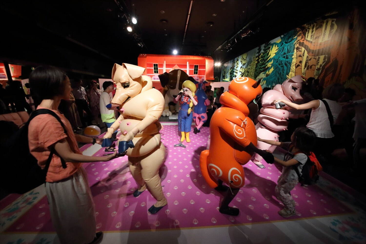 「あいちトリエンナーレ2019 情の時代『House of L』」公演風景(愛知県芸術劇場、名古屋)
撮影：蓮沼昌宏