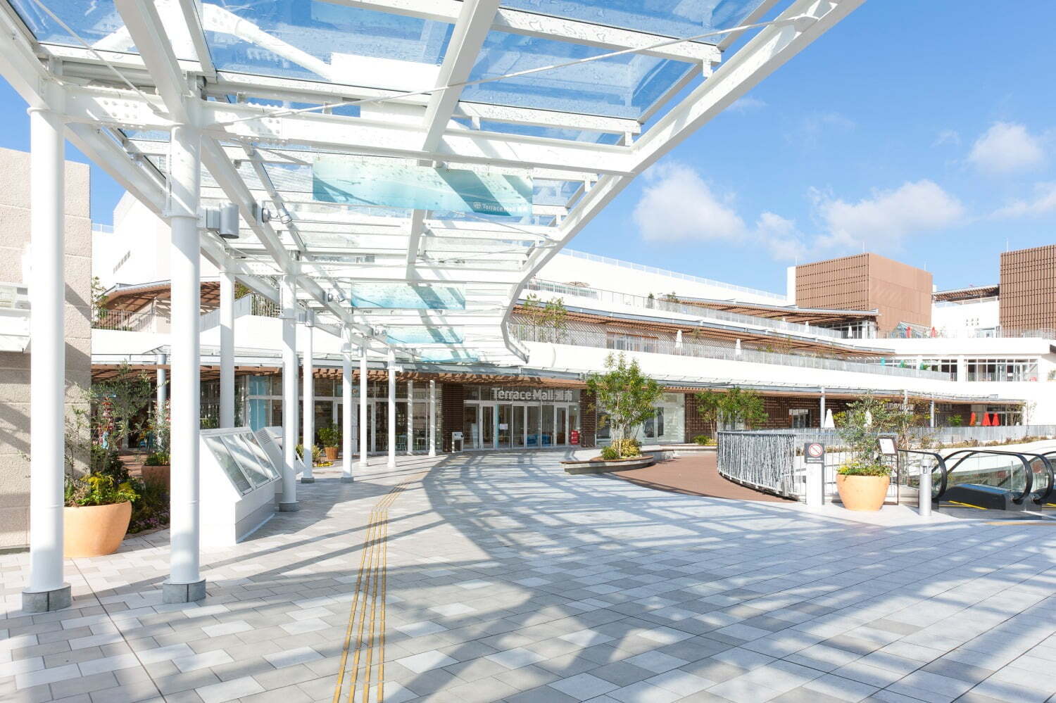 商業施設｜テラスモール湘南がリニューアル - 新店＆改装オープン約50店舗、フードコートやテラスも一新