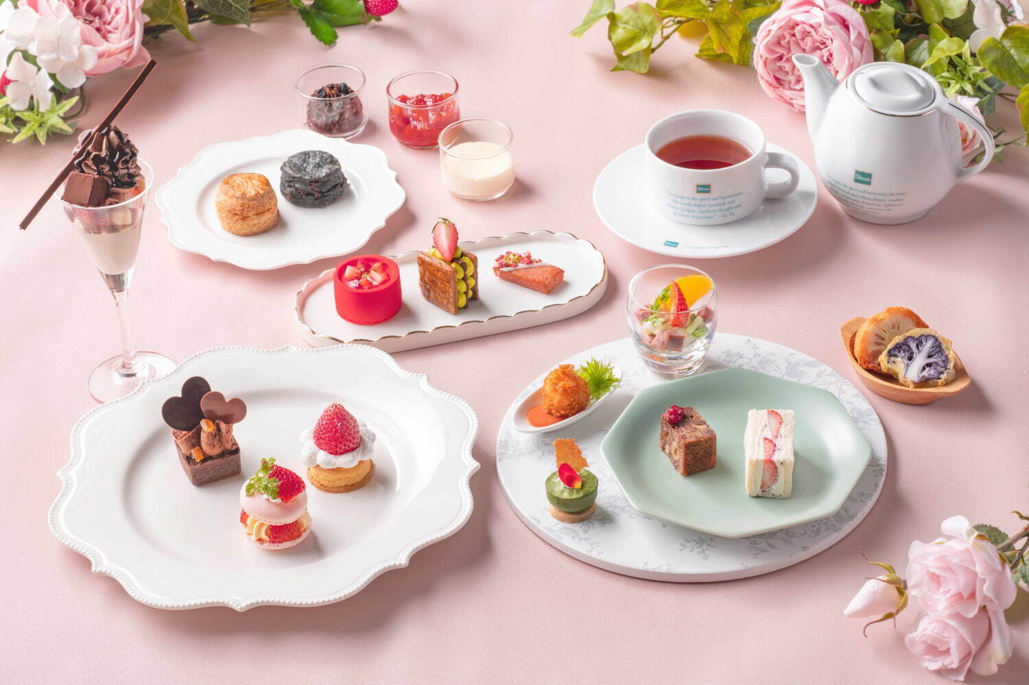 〈千葉・ヒルトン東京ベイ〉“甘酸っぱい苺×濃厚チョコレート”のアフタヌーンティー