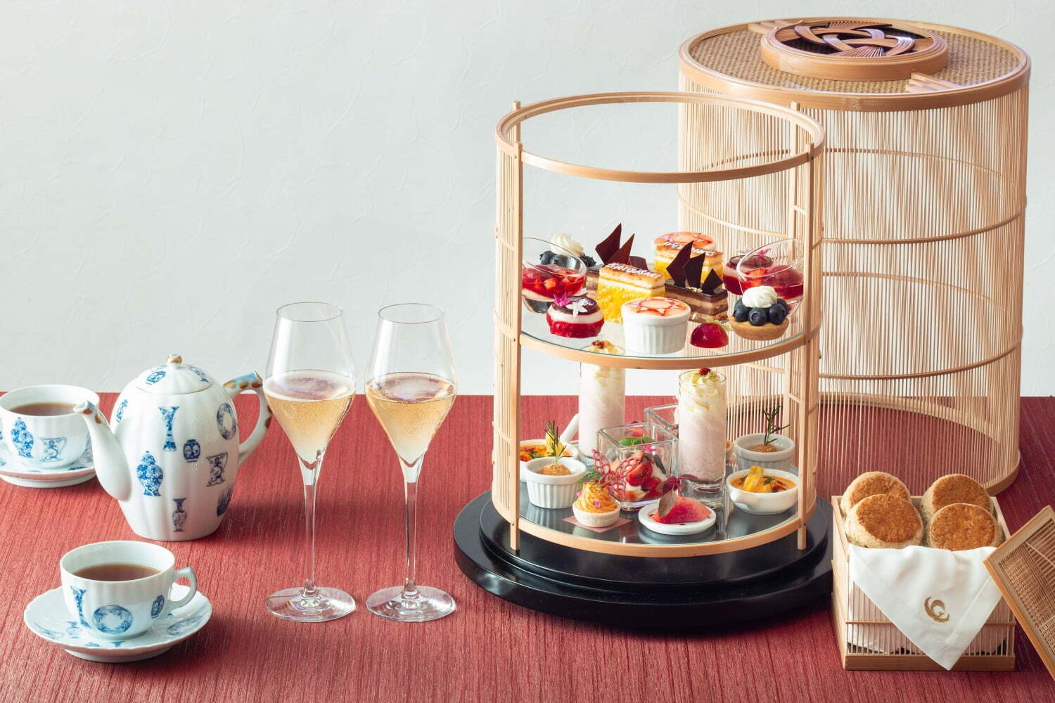 サヴァラン｜ザ・キャピトルホテル 東急“ベリー尽くし”アフタヌーンティー、苺のカプレーゼなど豪華セイボリーも