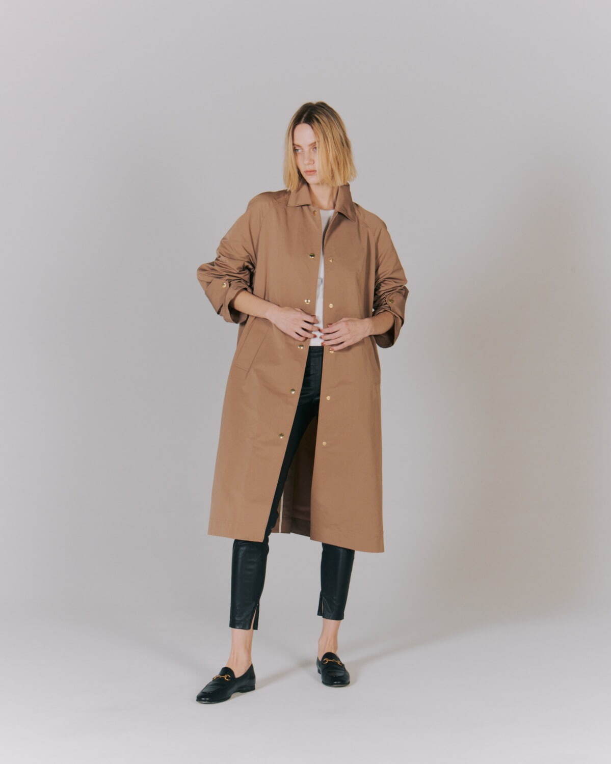 ルーム エイト 2024年春夏｜female ステンカラーコート