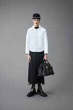 トム ブラウン 2024年メンズプレフォールコレクション - 大鴉の影と赤いバラ｜写真43