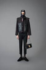 トム ブラウン 2024年メンズプレフォールコレクション - 大鴉の影と赤いバラ｜写真44