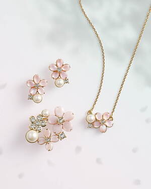 アンテプリマ“桜モチーフ”の新作ジュエリー、ふっくら花びら×艶