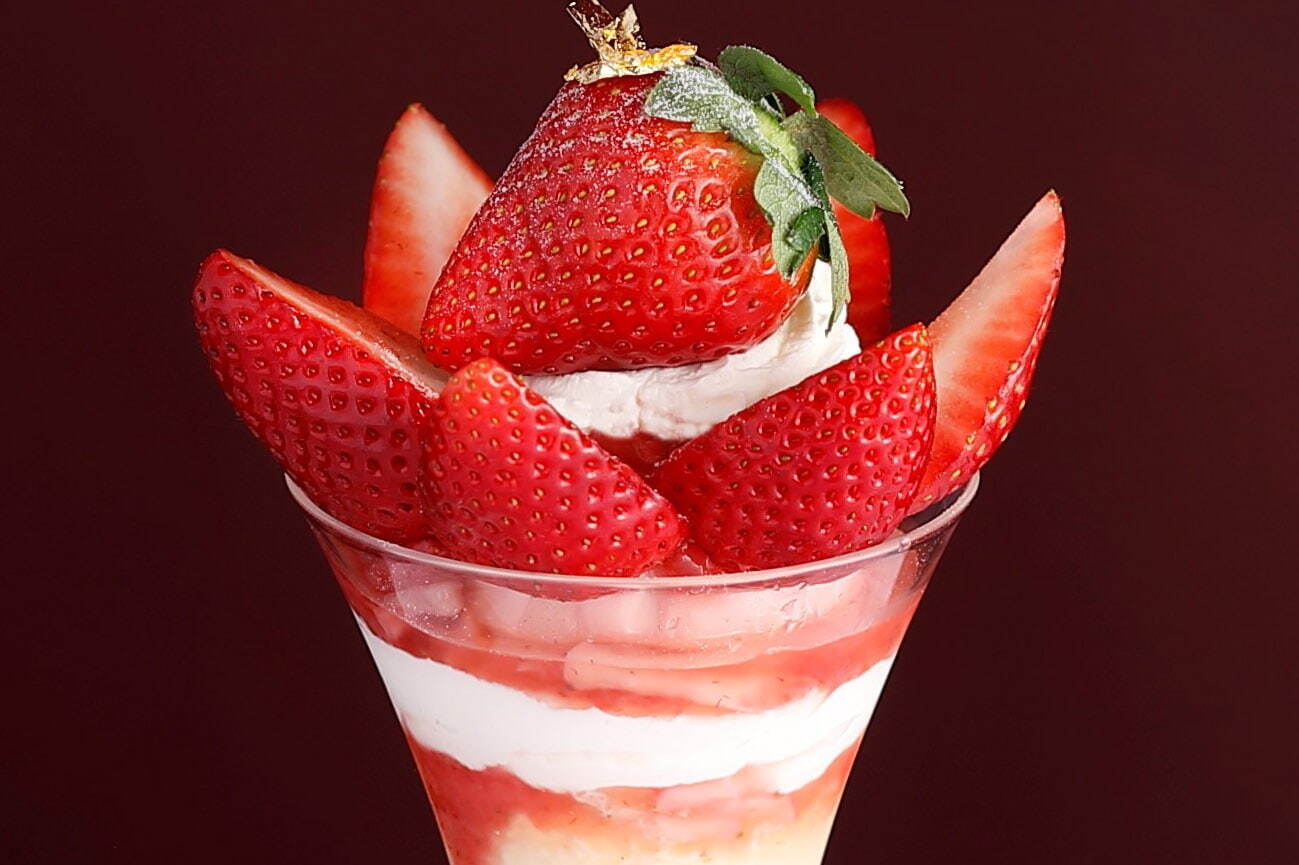 パフェ｜資生堂パーラー 銀座本店サロン・ド・カフェの冬限定いちごパフェ、美濃娘＆さぬきひめを主役に