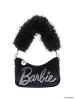 パメオポーズ×バービー、“90年代風”ラインストーンロゴのドレスやふんわりファーハンドルバッグ｜写真6