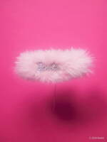 パメオポーズ×バービー、“90年代風”ラインストーンロゴのドレスやふんわりファーハンドルバッグ｜写真29