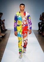 モスキーノ 2015年春夏メンズ＆ウィメンズプレコレクション - 初のメンズショー｜写真1