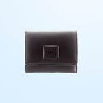 ミュウミュウ“ふんわり”パデッドレザーのミニ財布、ロゴを配した三つ折りなど｜写真3