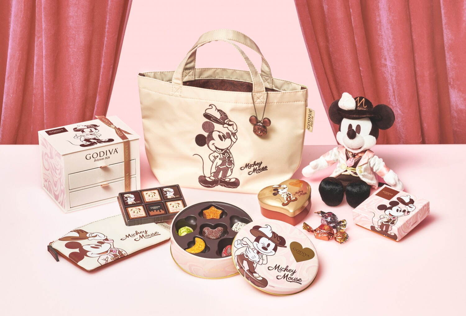 ＜ゴディバ＞“チョコ色”ミッキーマウス＆くまのプーさんバレンタインチョコ、ディズニーストアから