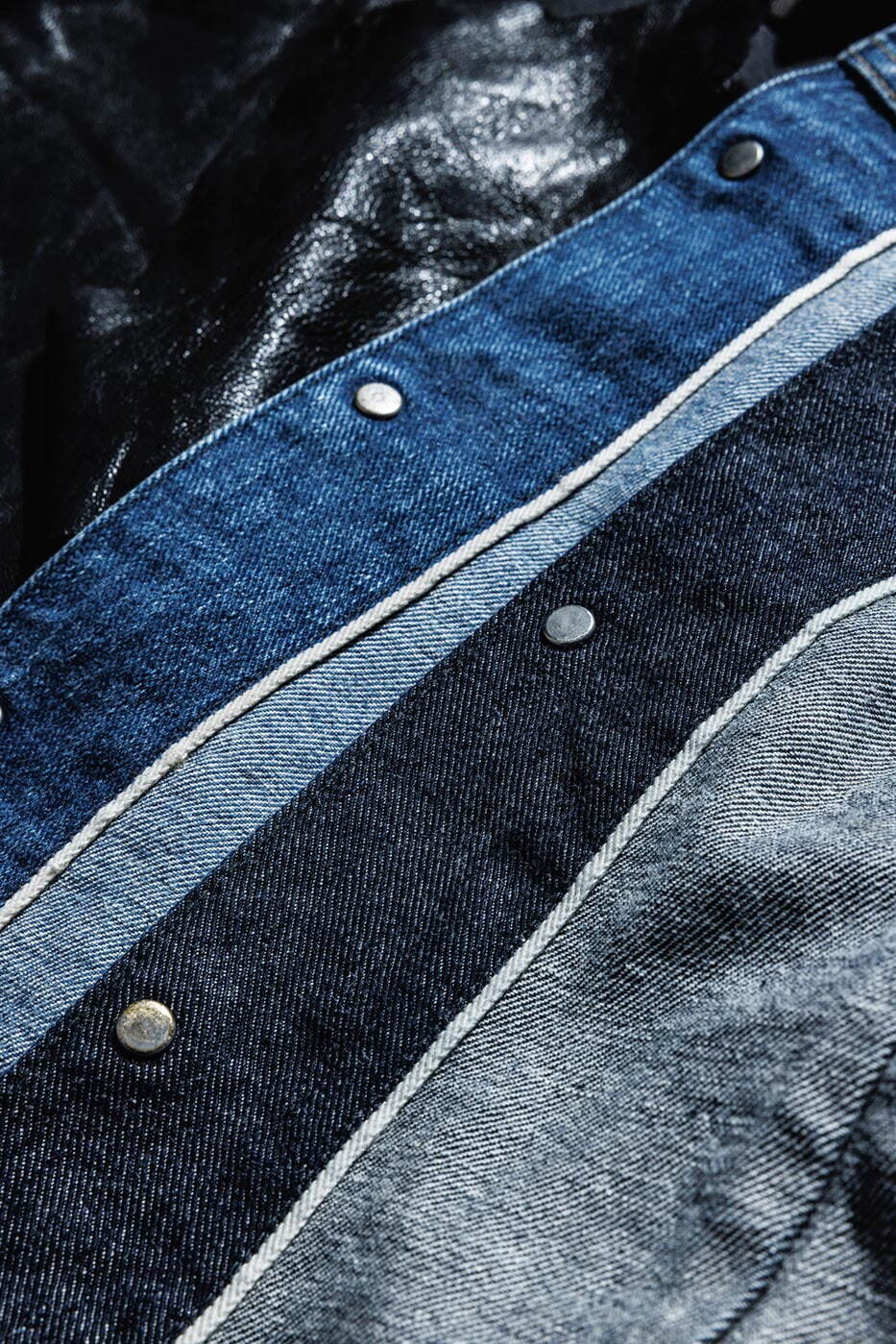 Lee×ショットのデニムジャケット＆ジーンズ、黒のレザーパッチなど“モノトーン”パーツで｜写真13
