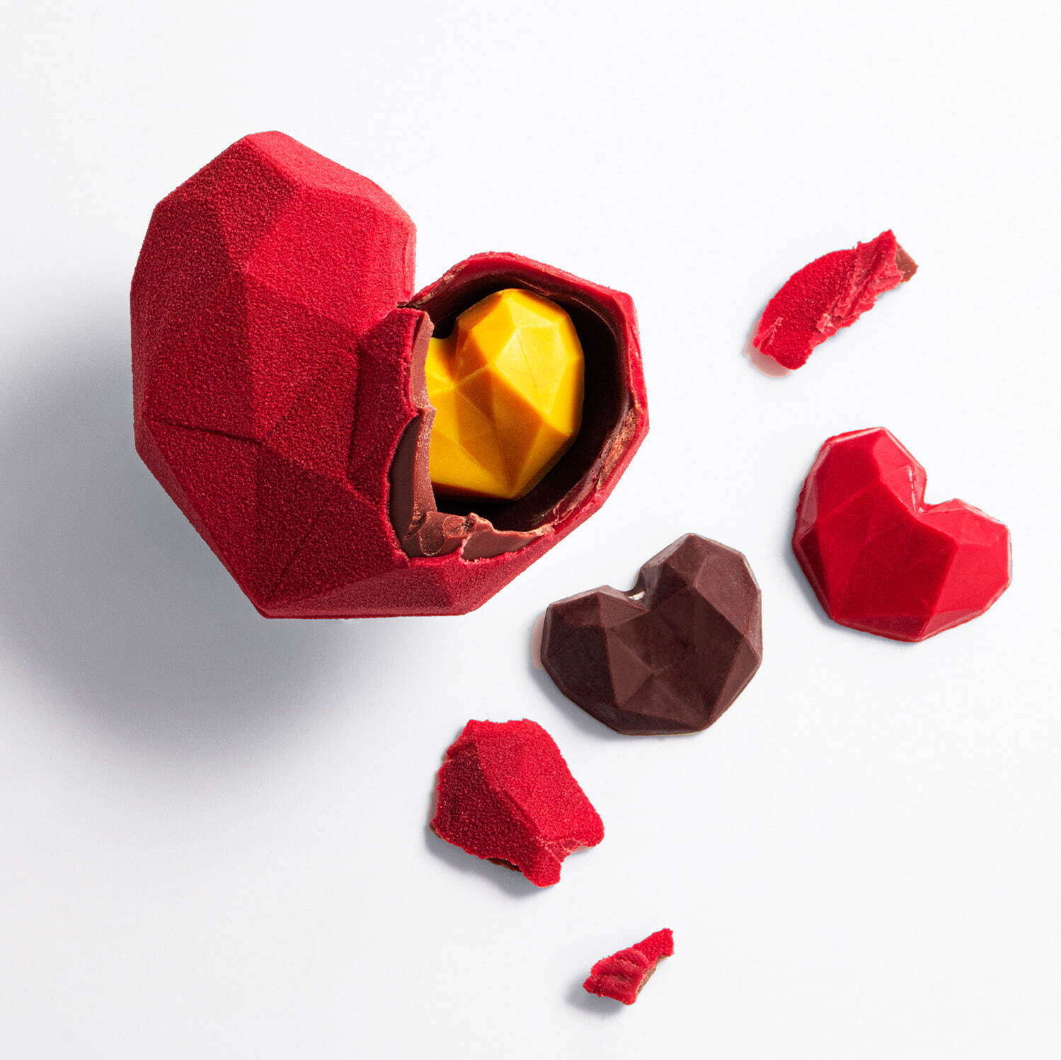 ブボ・バルセロナの24年バレンタイン“割って楽しむ”ハート形チョコ、3種ミニチョコを忍ばせて｜写真8