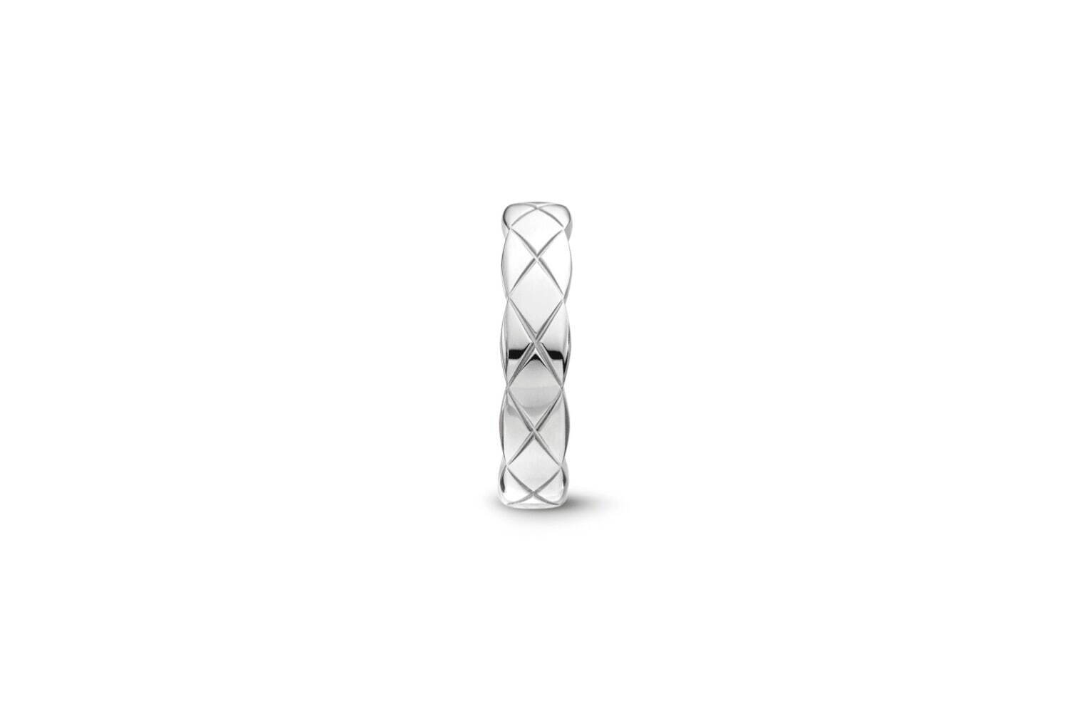 <Boucle d'oreille> White gold 229,900 yen” width=”1498″ height=”998″/> ©CHANEL</p></div>
		</div>

				<footer class=