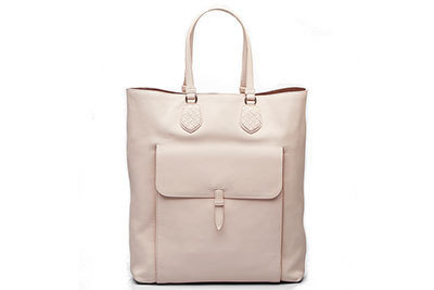 ボッテガ・ヴェネタの新作トートはデジタルに特化して機能的！タブレットPCが入るポケットも