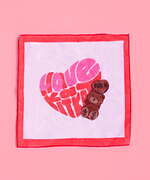 ハートの風船を持つ“クマ型キットカット”が24年バレンタイン限定で、ハート缶＆大袋バッグなど｜写真10