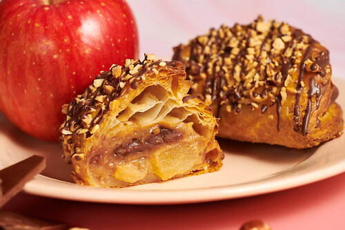 RINGOのバレンタイン限定アップルパイ、チョコレート＆ヘーゼルナッツカスタードを合わせて