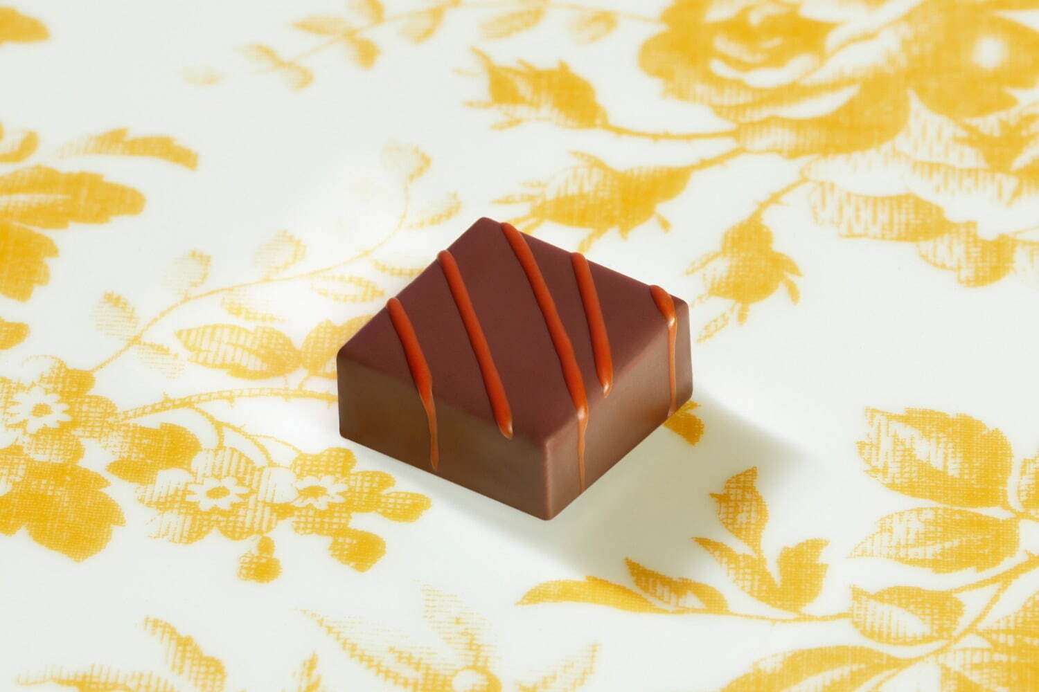 グッチのレストラン24年バレンタインチョコ、"ゆず×酒粕”やヘーゼルナッツなど和洋折衷の6フレーバー｜写真9