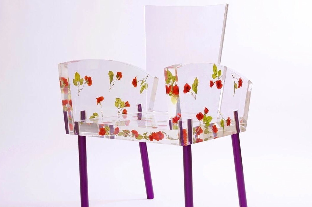 美術館｜デザイナー・倉俣史朗の展覧会が京都国立近代美術館で、バラが浮遊する椅子《ミス・ブランチ》など代表作を紹介