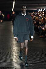 MSGM 2024年秋冬メンズコレクション - 都市、重厚さを打ち払う推進力｜写真22