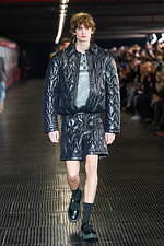 MSGM 2024年秋冬メンズコレクション - 都市、重厚さを打ち払う推進力｜写真29