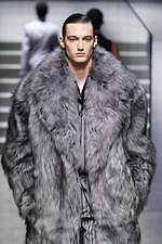 ドルチェ＆ガッバーナ 2024年秋冬メンズコレクション - 光に華やぐ黒｜写真37