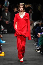 JW アンダーソン 2024年秋冬コレクション - 親密なる室内の装い｜写真9