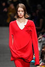 JW アンダーソン 2024年秋冬コレクション - 親密なる室内の装い｜写真10