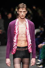 JW アンダーソン 2024年秋冬コレクション - 親密なる室内の装い｜写真16